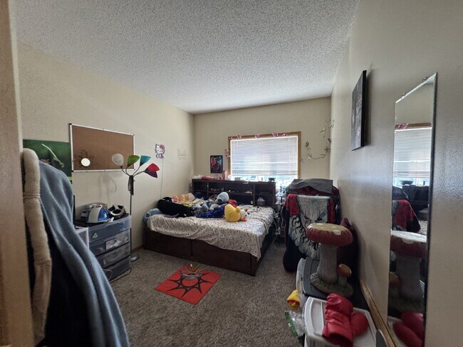 Building Photo - High Ceilings Townhouse Retreat: Spacious 2-Bed, 2-Bath Gem in Woodbury!