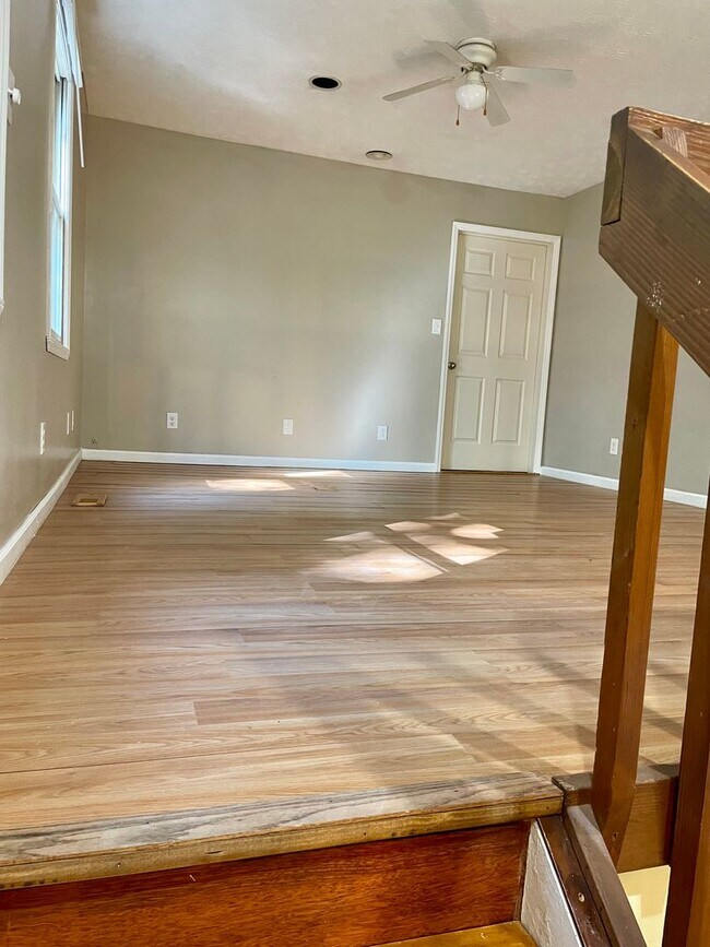 Building Photo - 418 Summit View Rd