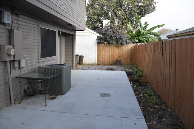 Building Photo - 8903 Kalewood Dr