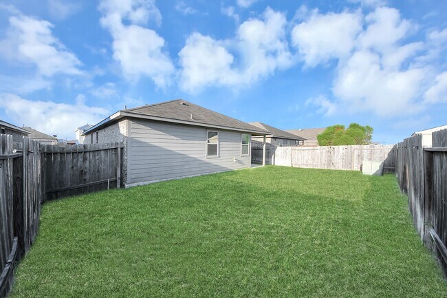 Building Photo - 21234 Bellaria Summit Trail