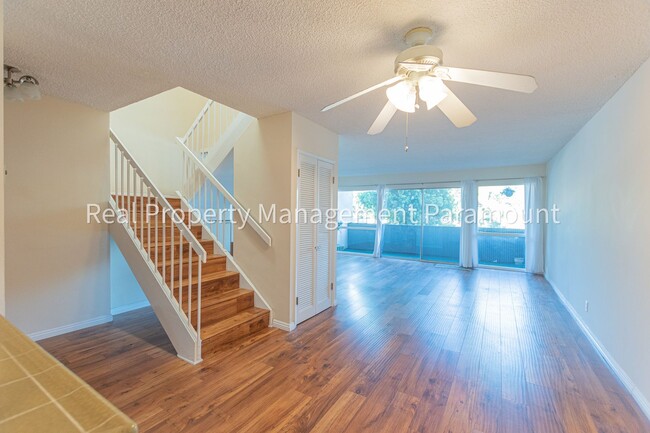 Building Photo - Spacious townhouse in LA