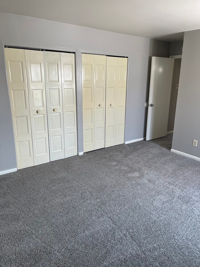 Building Photo - 4465 W Milham Ave