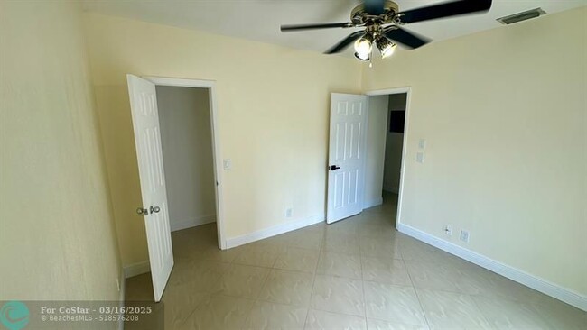 Building Photo - 4039 Coral Springs Dr