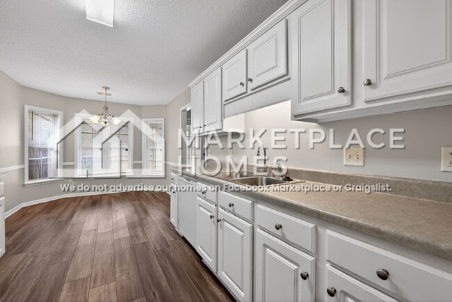 Building Photo - 1700 Crabtree Cir