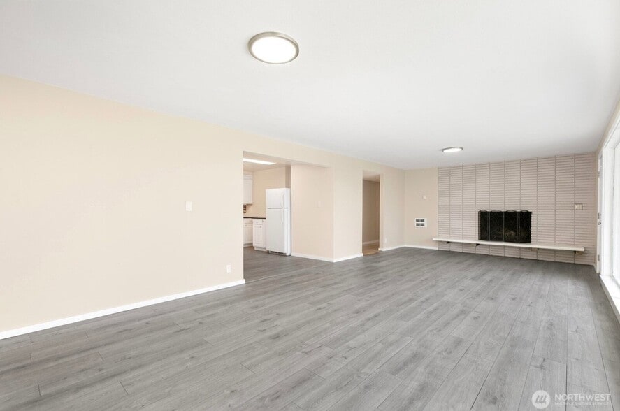 Building Photo - 1301 Edmonds Ave NE