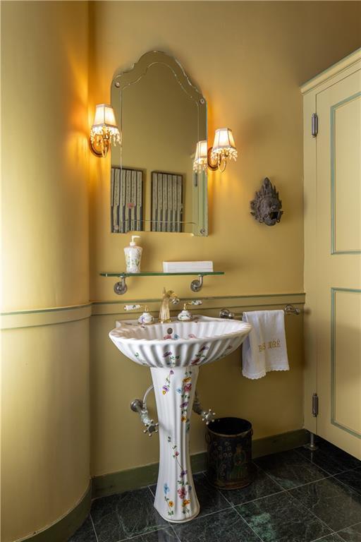 Building Photo - 115 Narragansett Ave