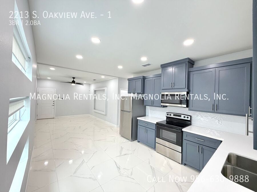 Building Photo - 2213 S Oakview Dr