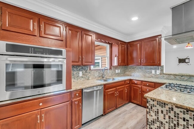 Building Photo - 7453 Harrow Dr