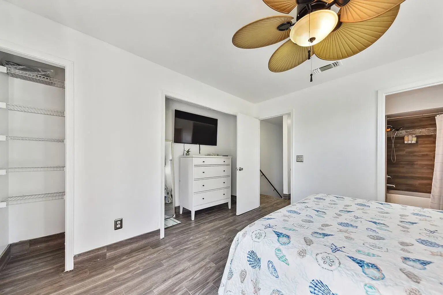 Building Photo - 512 10th Ave S