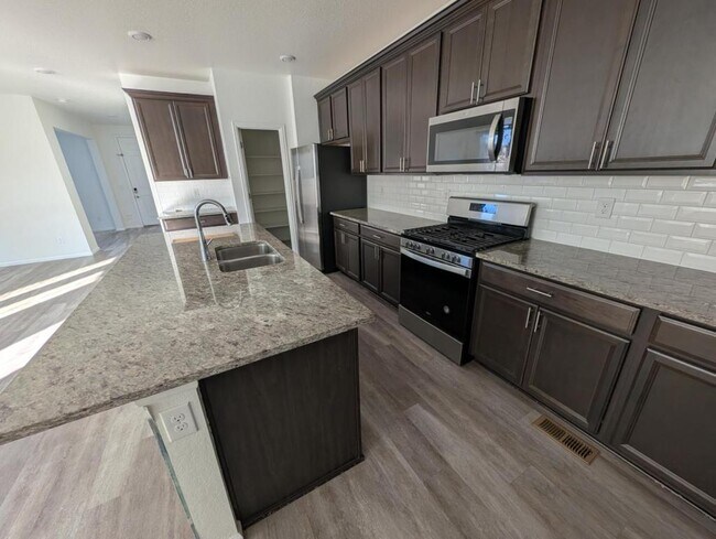 Building Photo - 17517 Booth Fls Wy