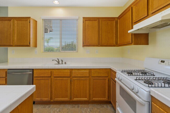 Building Photo - 46433 Vianne Ct