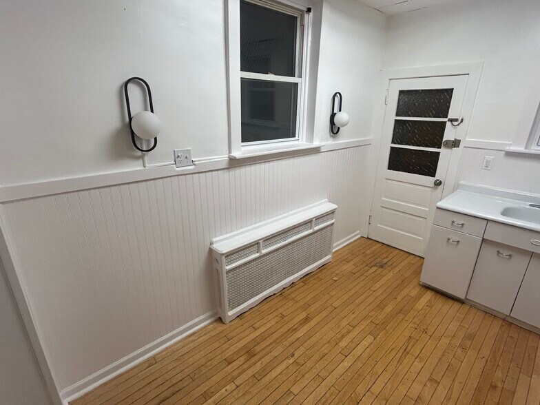 Building Photo - 2309 S Darien St