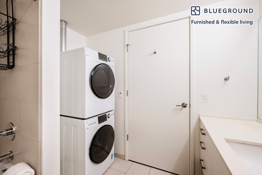 Building Photo - 225 Cedar St