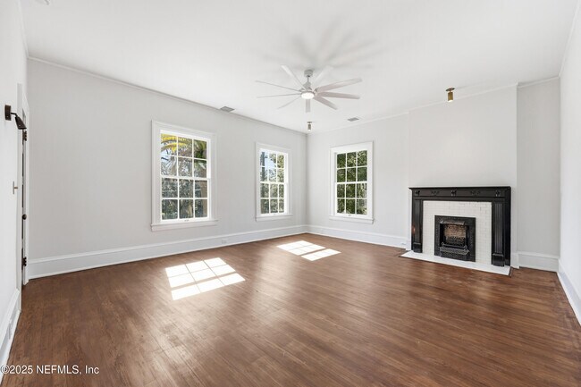 Building Photo - 2979 St Johns Ave