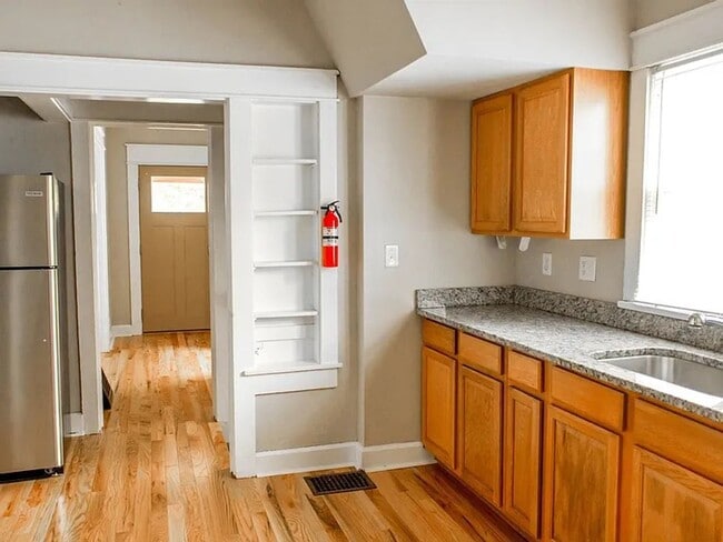 Building Photo - 5Bedroom/2Bath - Close to campus!