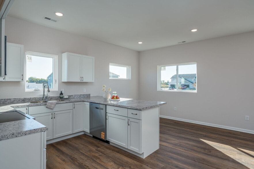 Building Photo - 3131-3201 Noble Dr