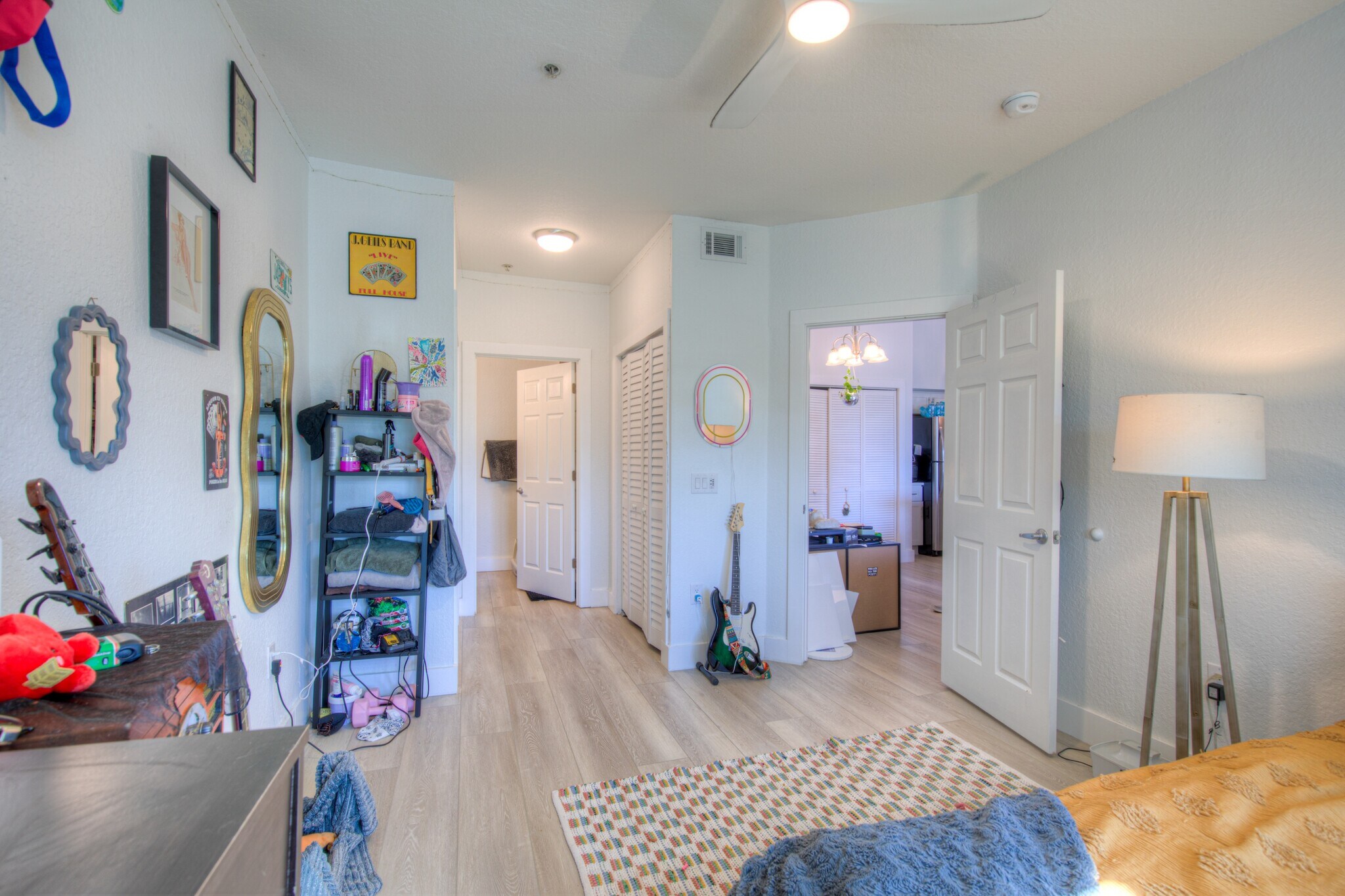 Building Photo - 4142 Central Sarasota Pky