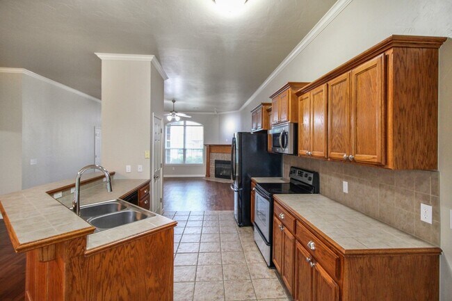 Building Photo - 2111 Scissortail Landing Dr