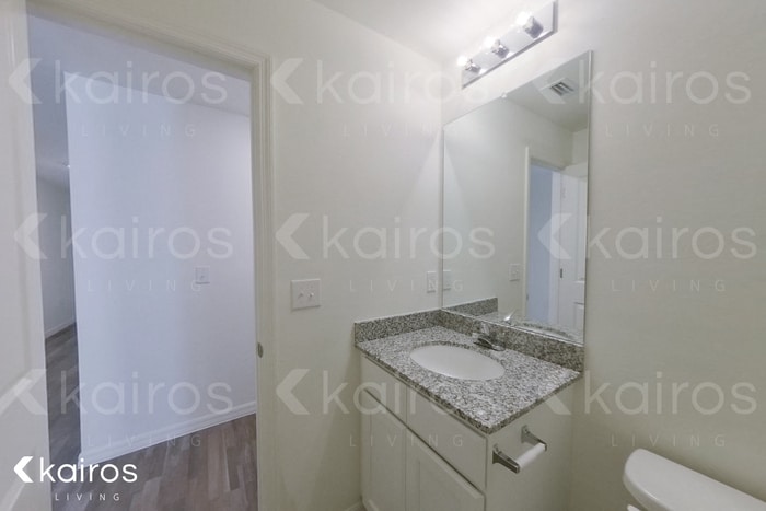 Building Photo - 3024 NE 1st Ave