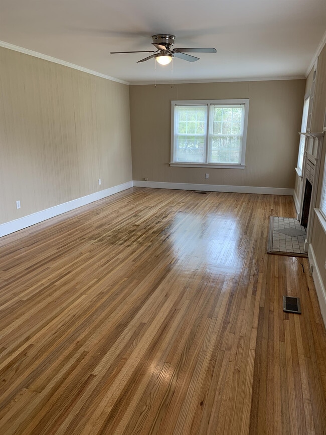 Building Photo - 5421 Pine St