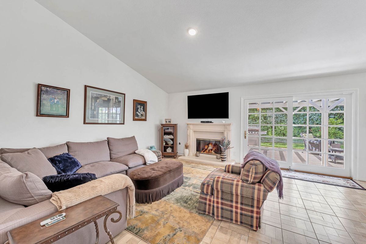 Building Photo - 5050 Golden Nugget Way