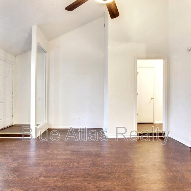 Building Photo - 916 Hilltop Dr