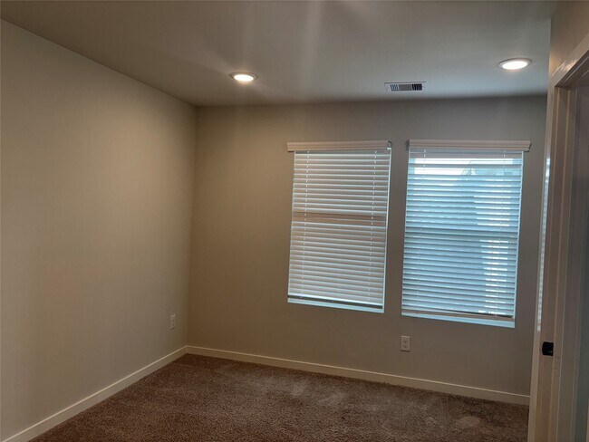 Building Photo - 5735 Blue Grama Dr