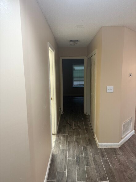 Building Photo - 606 Ridge Creek Dr