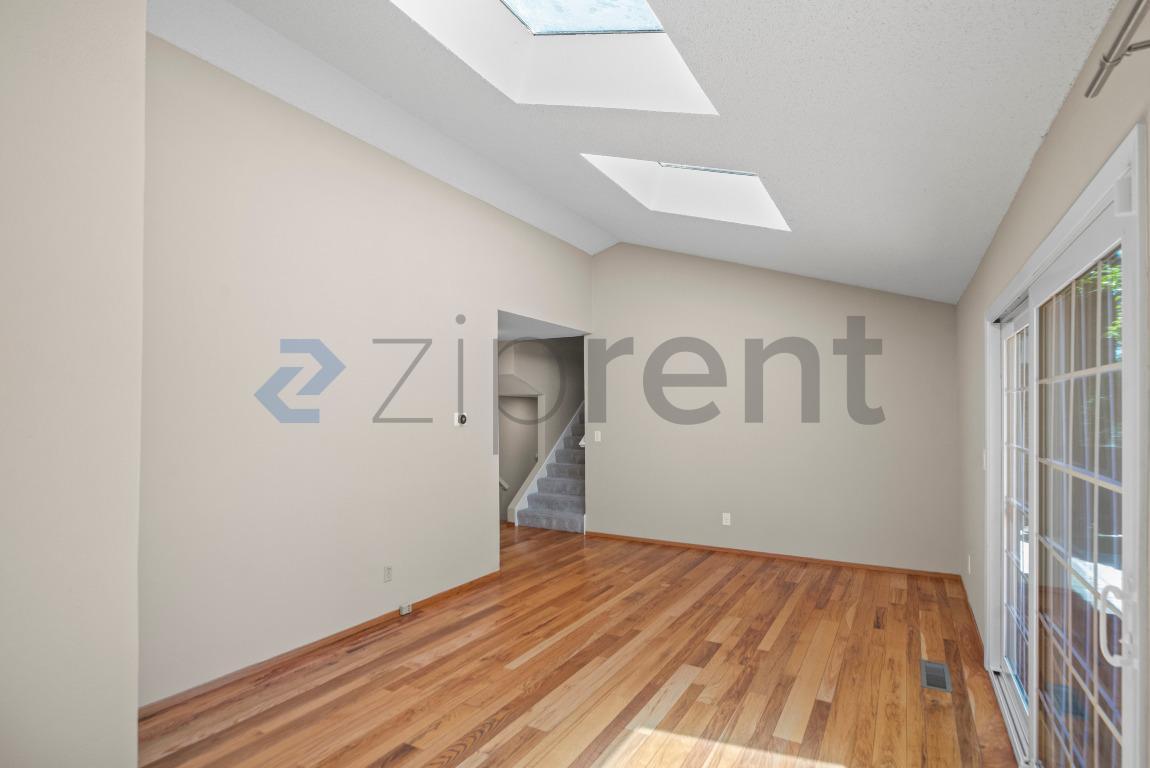 Building Photo - Unit