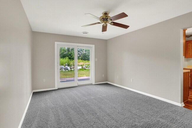 Building Photo - $1,750 Derry Twp School townhome for rent