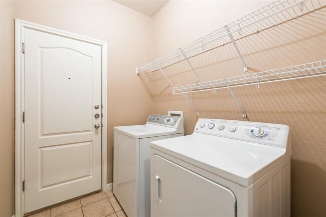 Building Photo - 913 Brighton Pl