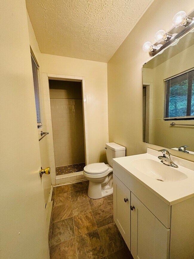 Building Photo - 1813 Gardenspring Dr