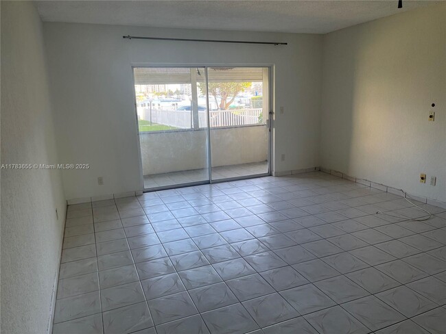 Building Photo - 450 Golden Isles Dr