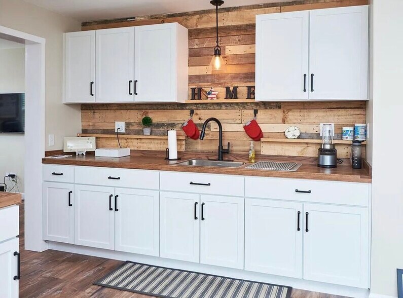 Primary Photo - 42 Whipple St