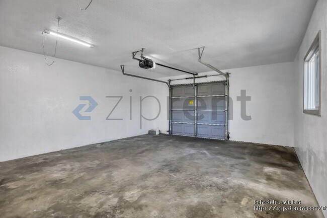 Building Photo - 1331 W Yale Ave