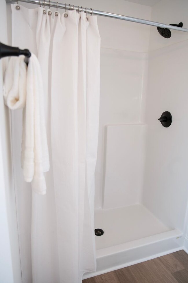 Building Photo - Modern Townhome for Rent!