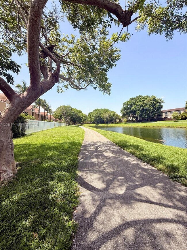 Building Photo - 15570 SW 105th Ln