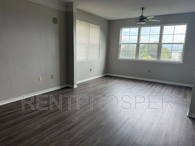 Building Photo - 3384 Corona Village Way