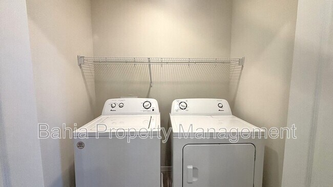 Building Photo - 1820 Red Canyon Dr