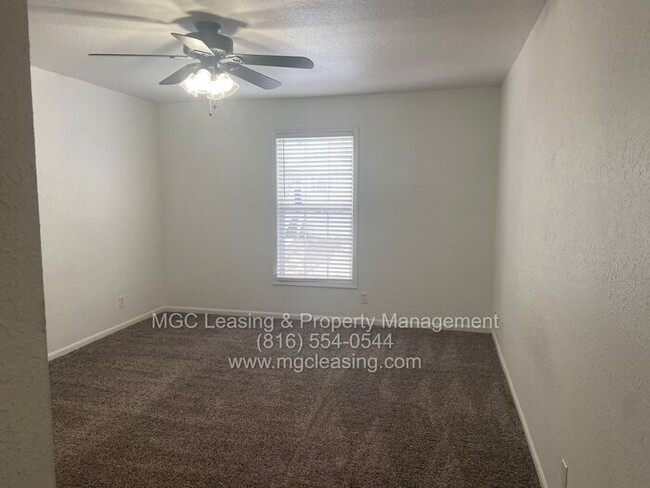 Building Photo - 3 bedroom Duplex with unique floor plan fo...