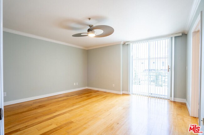 Building Photo - 350 S Norton Ave