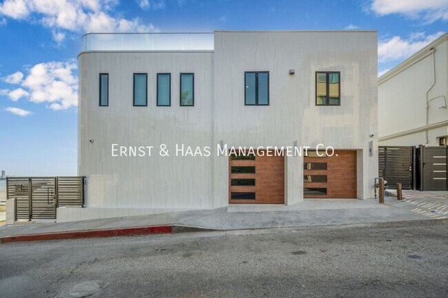 Building Photo - 1724 Bluff Pl