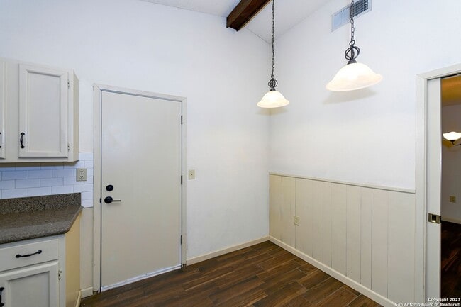 Building Photo - SPACIOUS 4-BEDROOM IN VALLEY FORGE