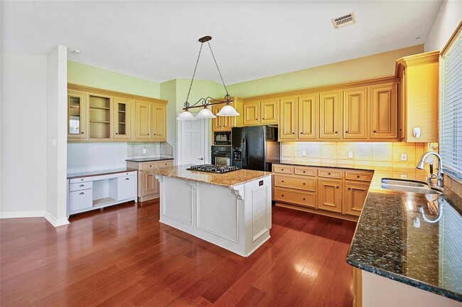 Building Photo - 19 Greenview St