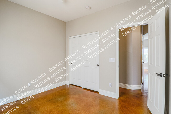 Building Photo - 33620 N 26th Ave