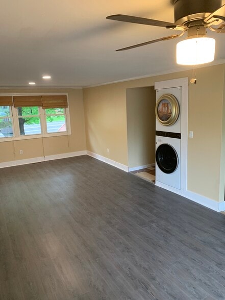 Main living/dining area - 7127 Boston State Rd