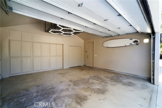Building Photo - 1119 N Crestview Dr
