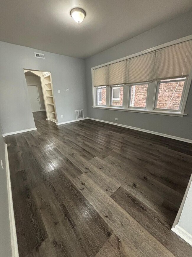 Building Photo - MAY_7543