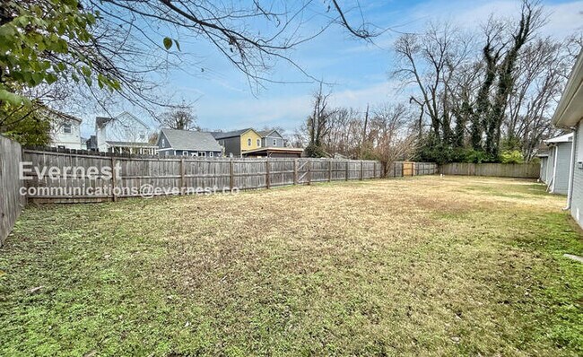 Building Photo - 1732 17th Ave N