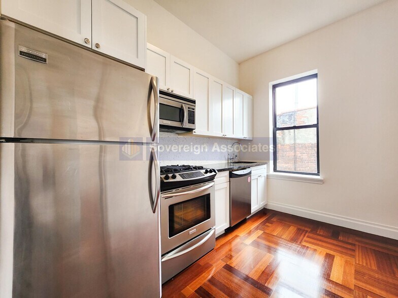 Building Photo - 607 W 137th St